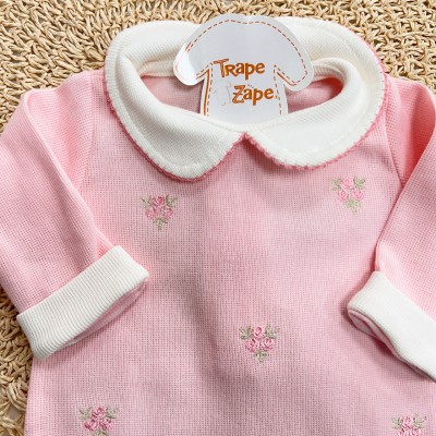 Macacão Tricotil (Tricot 100% Algodão) com Gola e Bordado - Rosa Três Flores